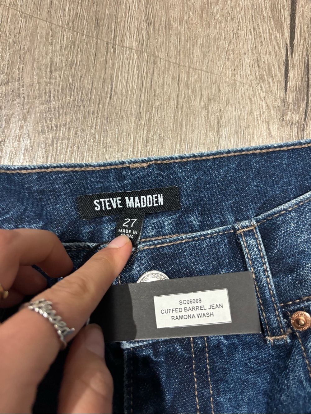 Steve Madden CUFFED BARREL JEAN RAMONA WASH Size 27 - Picture 4 of 4